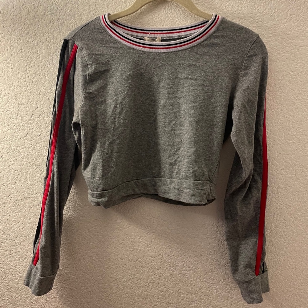 grey crop top w red and black stripes